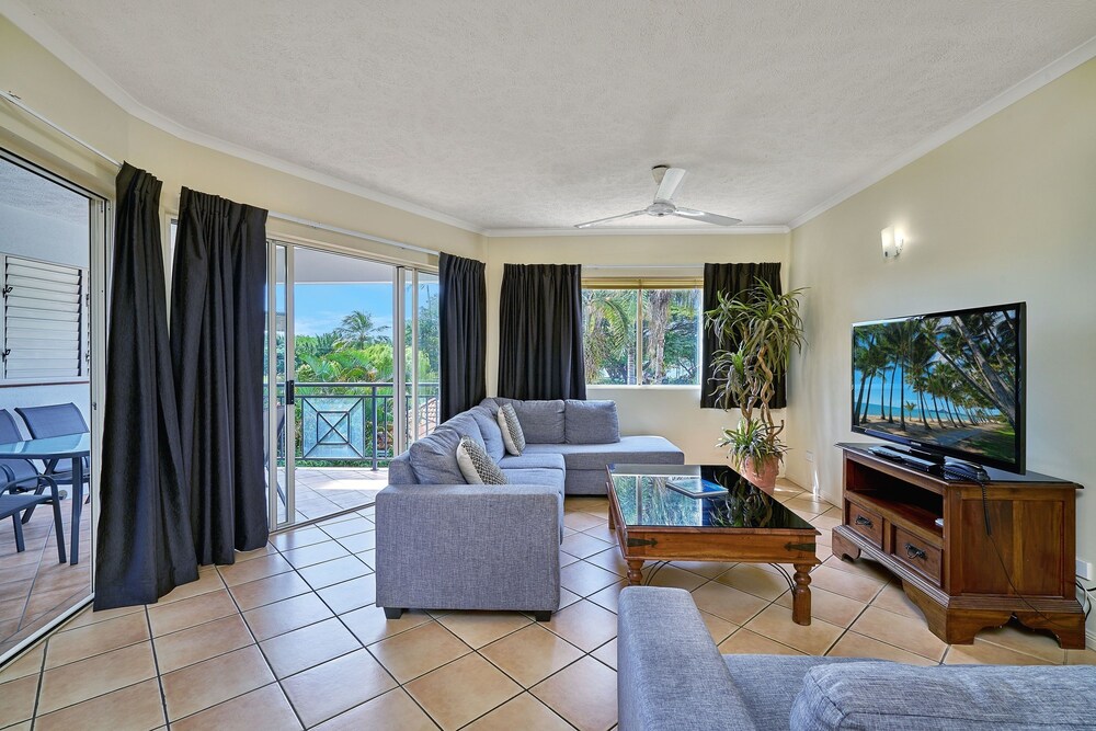 Apartment, 3 Bedrooms - Living Area