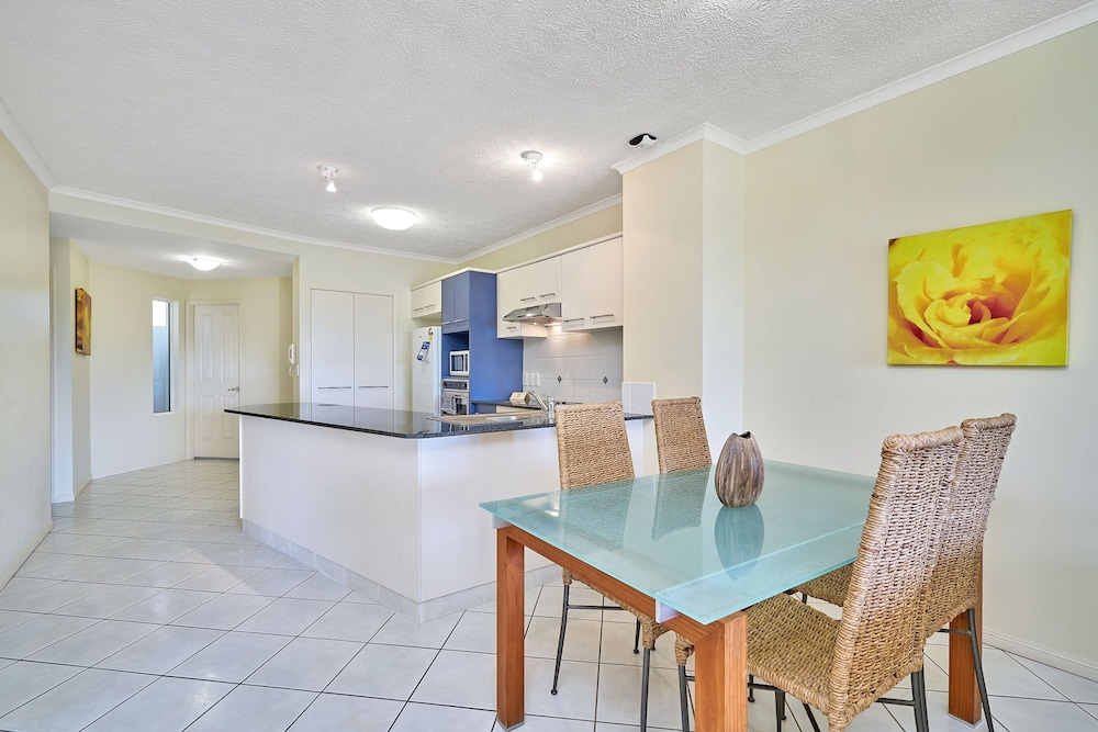 Apartment, 2 Bedrooms - In-Room Dining