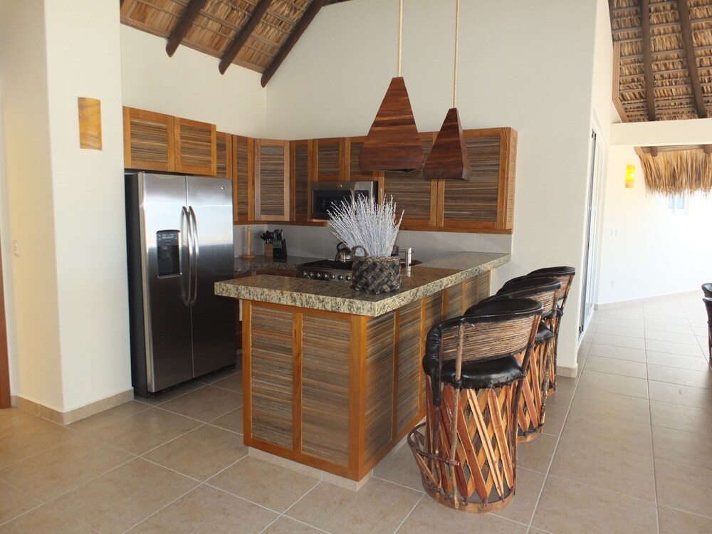 2 Bedroom Penthouse Beachfront Condo - In-Room Kitchen