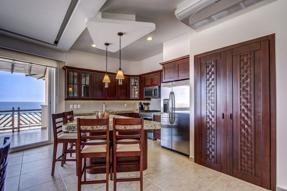 3 Bedroom Premium Beachfront Condo - In-Room Kitchen