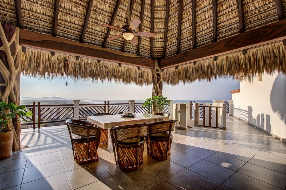 3 Bedroom Penthouse Beachfront Condo - Terrace/Patio