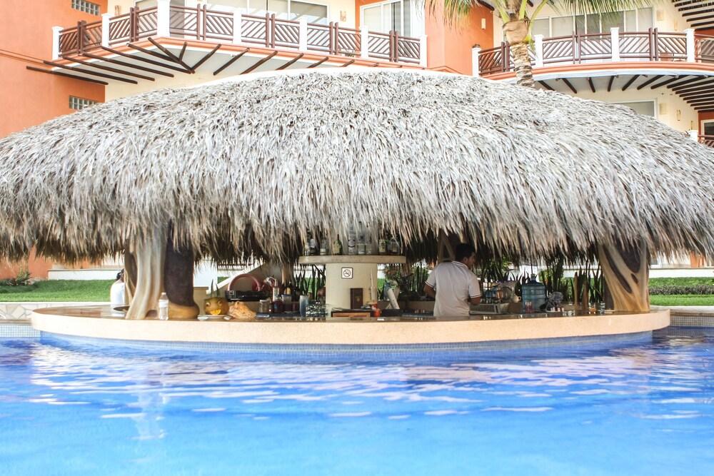 Poolside Bar
