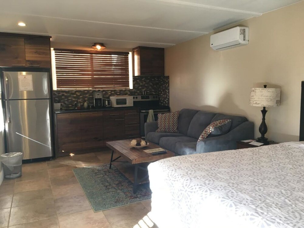 Bunker Suite, 1 King, Sofa couch - Living Area