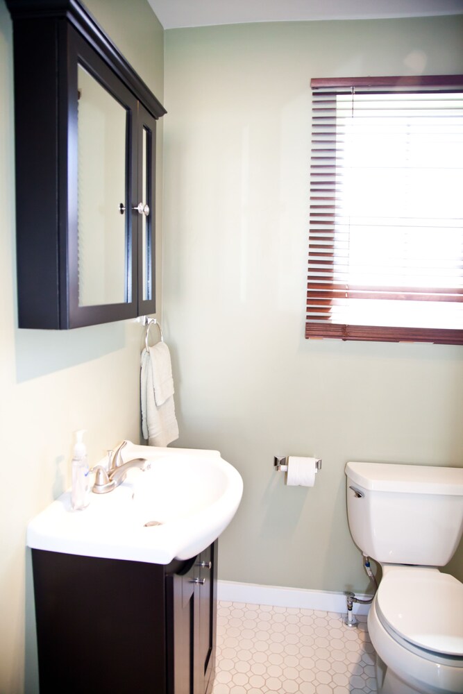 Standard Room, 2 Double Beds (Dog Friendly) - Bathroom