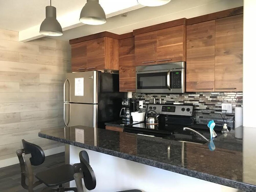 King Suite, Full Kitchen,Spa Tub, Sofa Couch - Private Kitchen