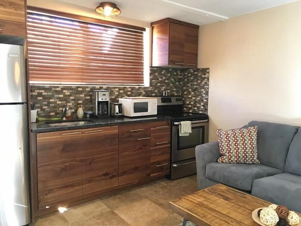 Bunker Suite, 1 King, Sofa couch - Private Kitchenette
