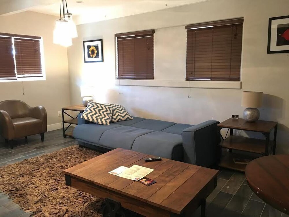 King Suite, Full Kitchen,Spa Tub, Sofa Couch - Living Area