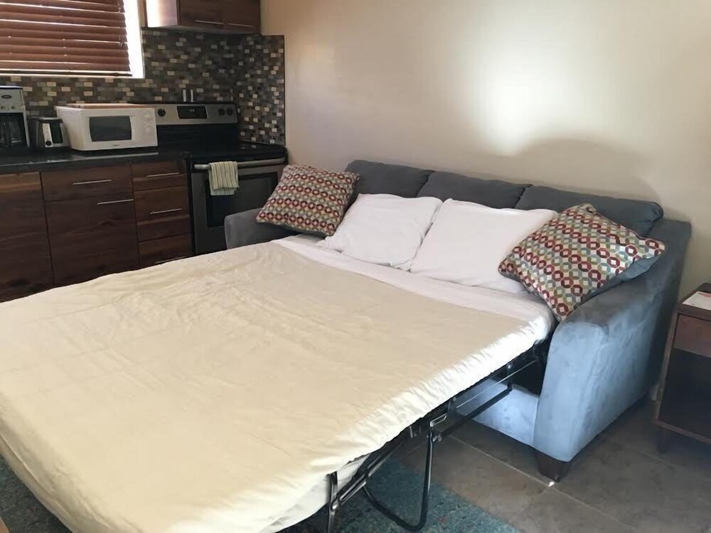 Bunker Suite, 1 King, Sofa couch - Extra Beds