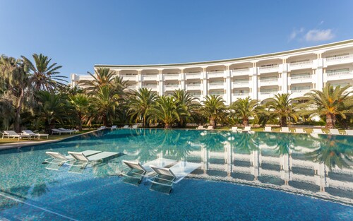 TUI Blue Oceana Suites " Focused Adults"