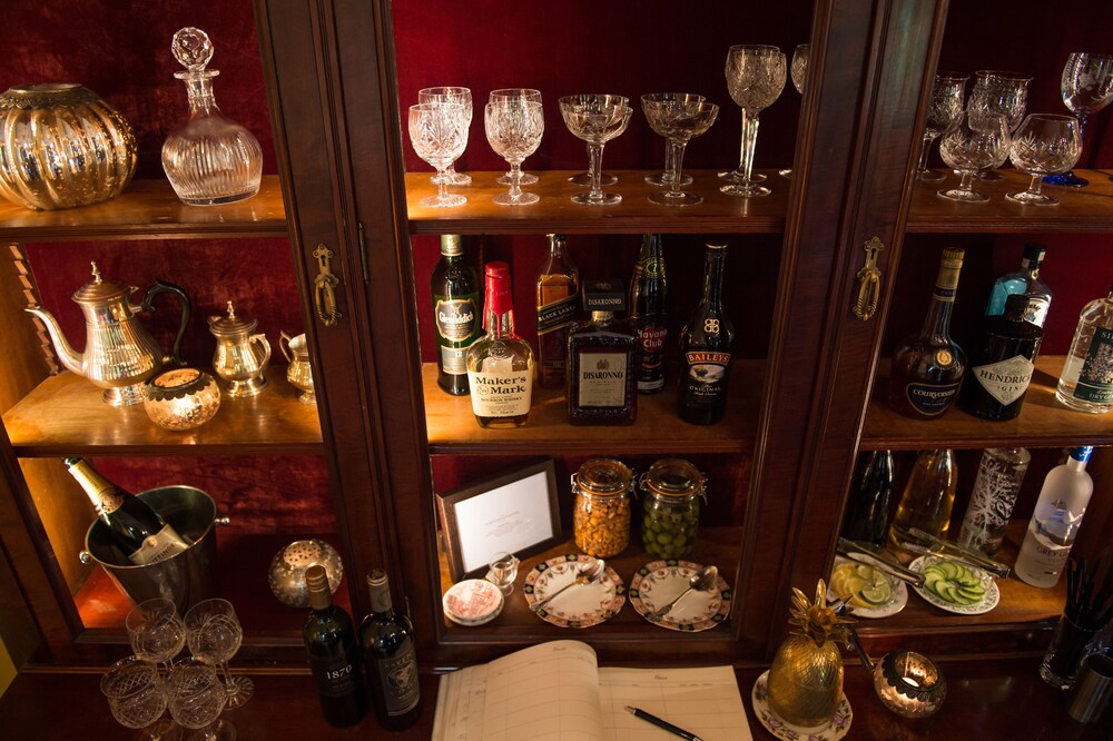 Hotel Bar