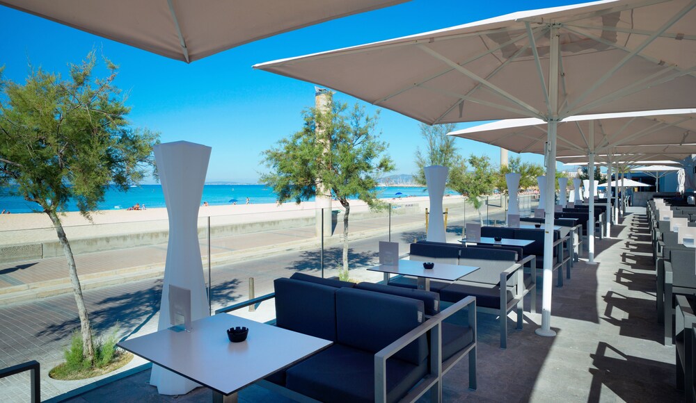 Poolside bar, Aparthotel Fontanellas Playa