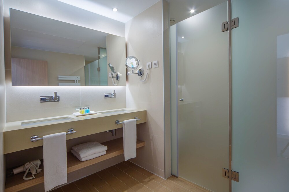 Deluxe Penthouse, Hot Tub, Sea View - Bathroom