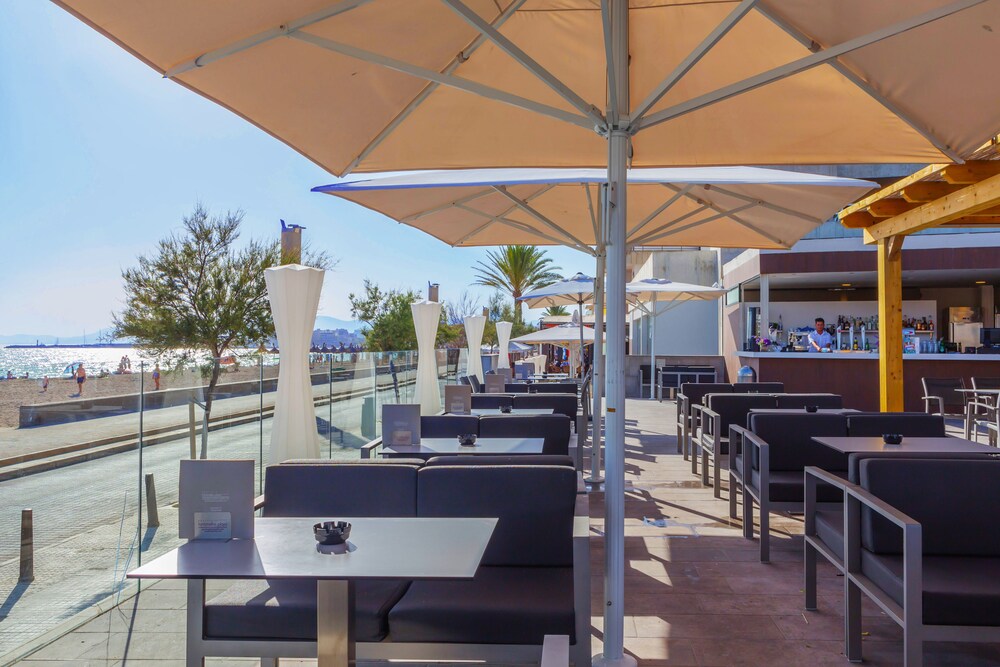Poolside Bar