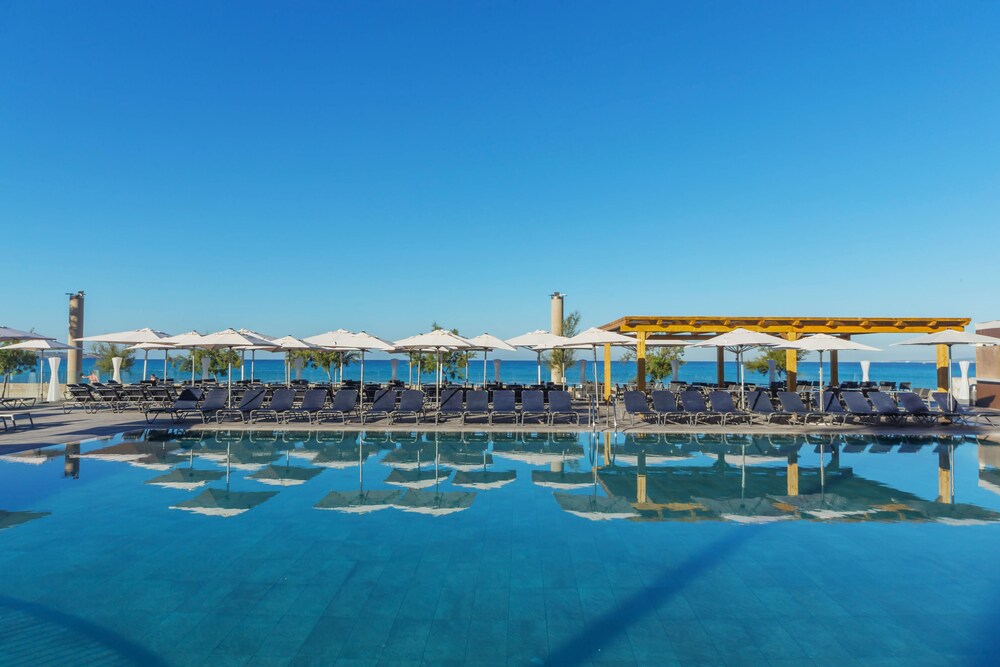 Outdoor pool, Aparthotel Fontanellas Playa