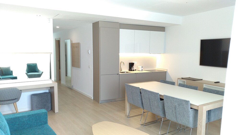 Deluxe Penthouse, Hot Tub, Sea View - Guestroom
