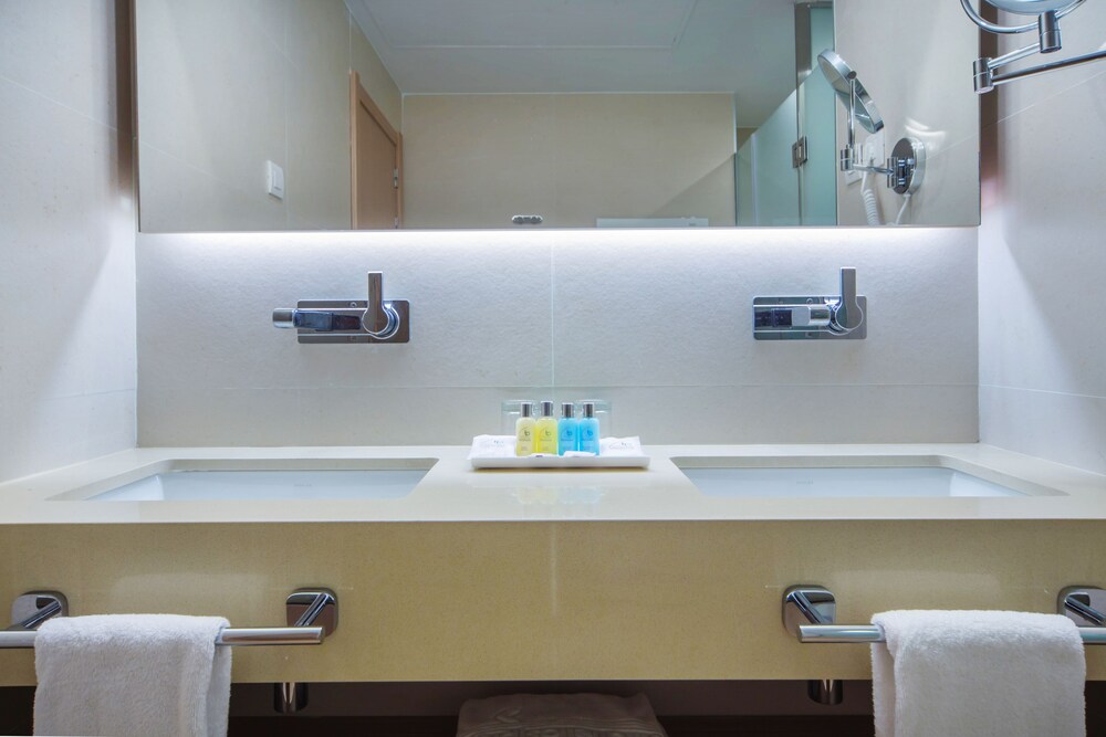 Deluxe Penthouse, Hot Tub, Sea View - Bathroom Sink