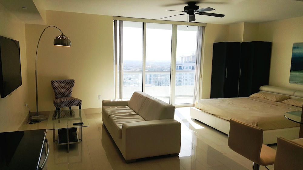Studio - Guestroom