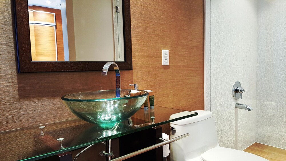Studio - Bathroom