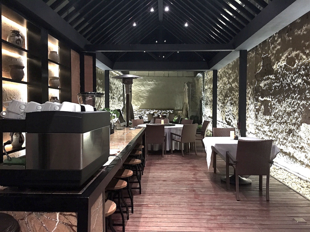 Hotel Lounge