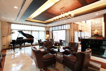 Hotel Lounge