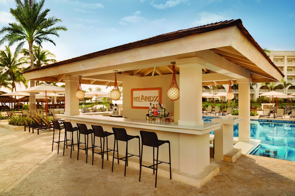 Poolside Bar