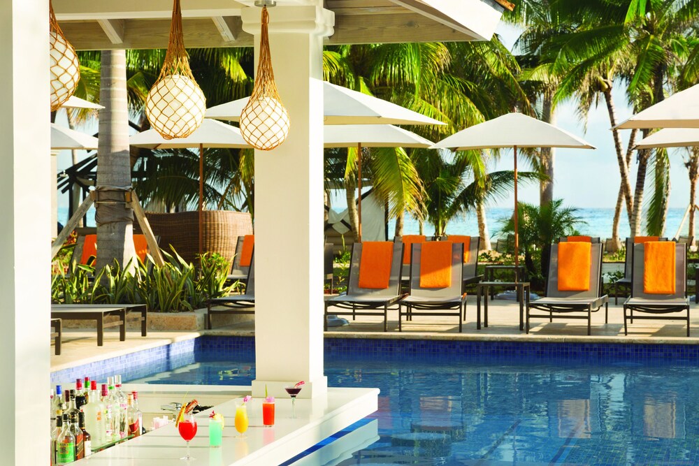 Poolside Bar