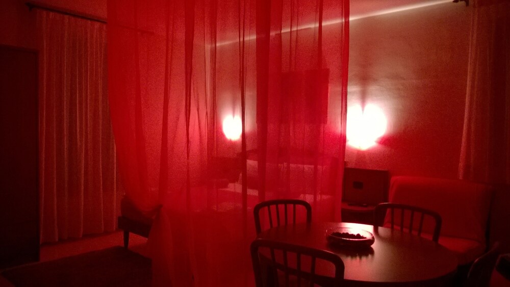 Vista della camera (Suite monolocale Romantica, 1 letto queen, bagno privato, lato giardino)