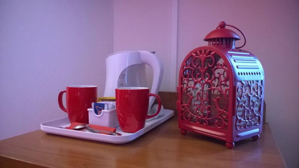 Accessori per il caffè in camera (Suite monolocale Romantica, 1 letto queen, bagno privato, lato giardino)