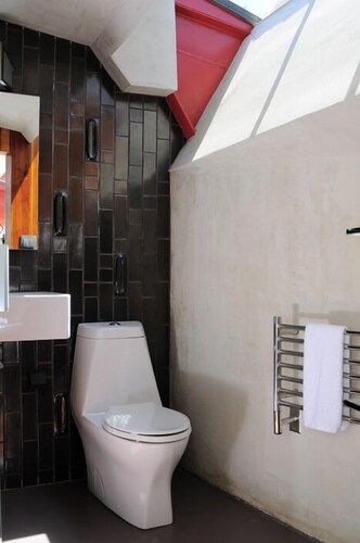 Room (HIDEAWAY) - Bathroom