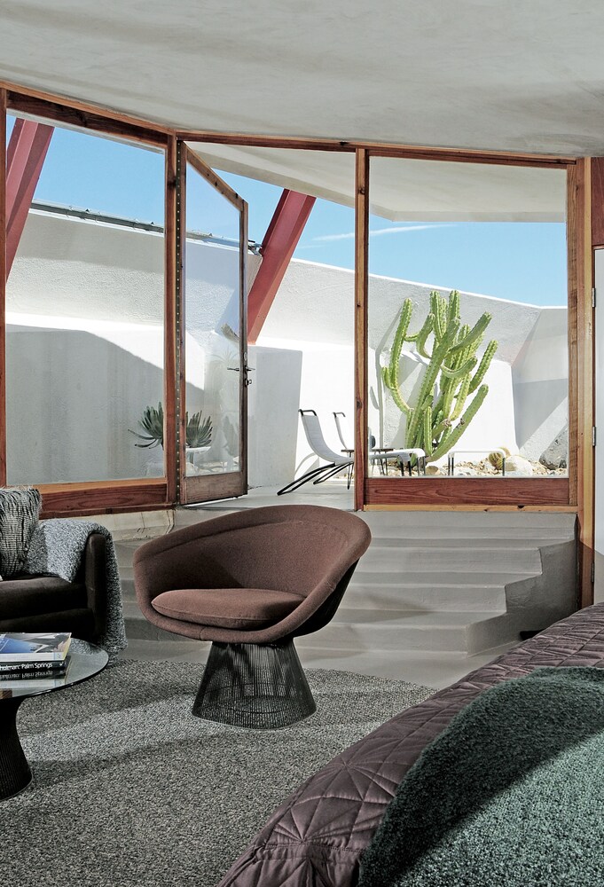 Room (HIDEAWAY) - Room
