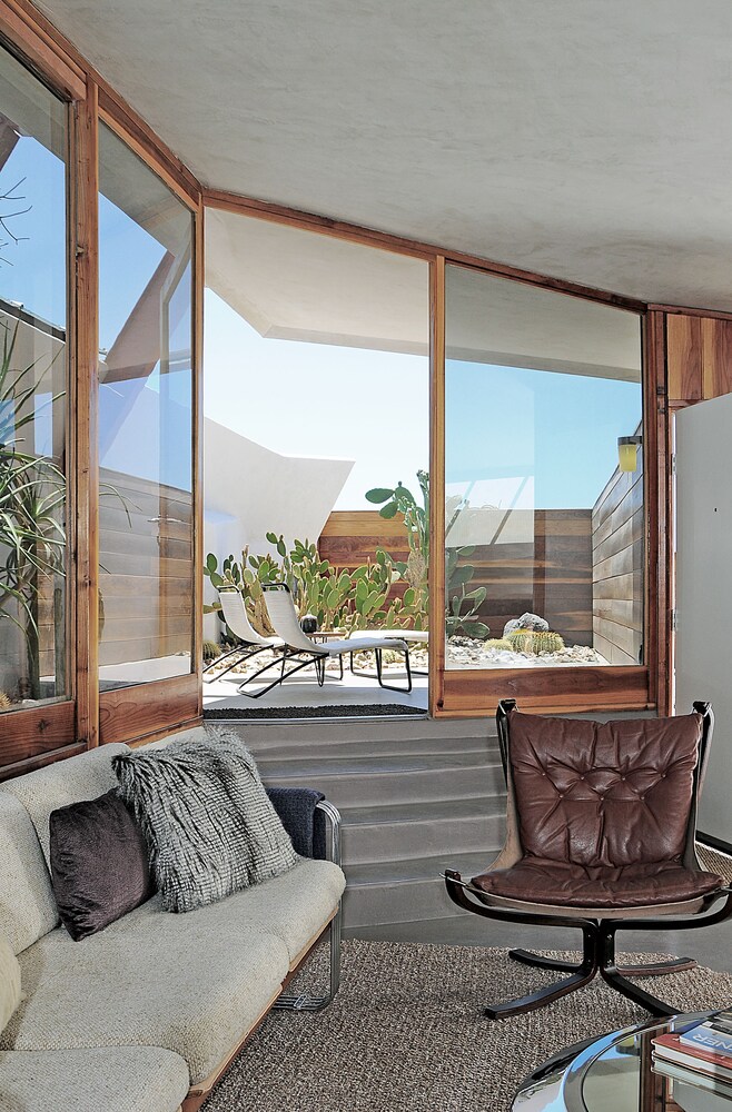 Room (HIDEAWAY) - Living Area