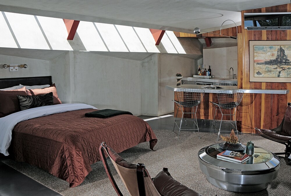 Room (HIDEAWAY) - Room