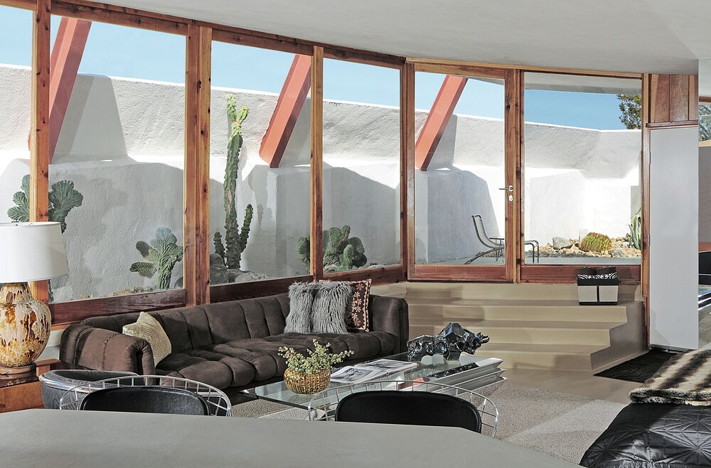 Room (HIDEAWAY) - Room