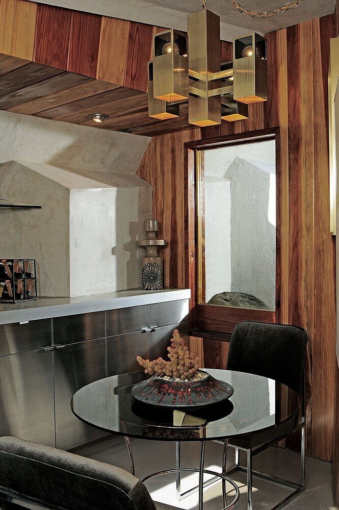 Room (HIDEAWAY) - Living Area