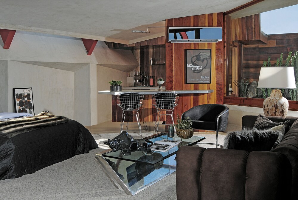 Room (HIDEAWAY) - Room