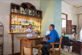 Hotel Bar