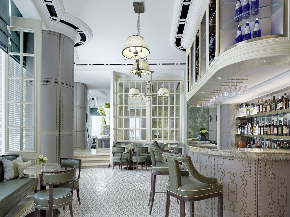 Hotel Bar