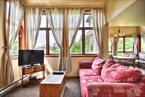 Condo, 2 Bedroom La Chouette - ground floor - Living Room