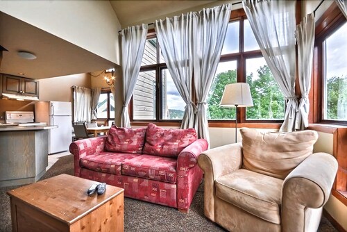 Condo, 2 Bedroom La Chouette - ground floor - Living Room