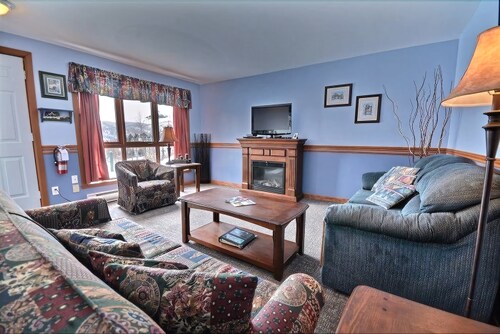 Condo, 1 Bedroom, Fireplace - Living Room