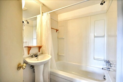 Condo, 1 Bedroom, Fireplace - Bathroom