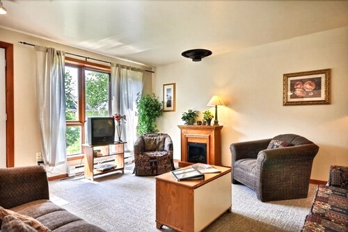Condo, 1 Bedroom, Fireplace - Living Room