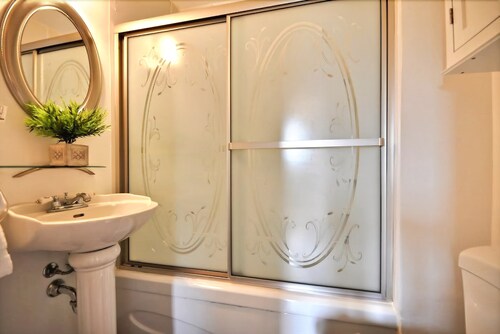 Condo, 1 Bedroom, Fireplace - Bathroom