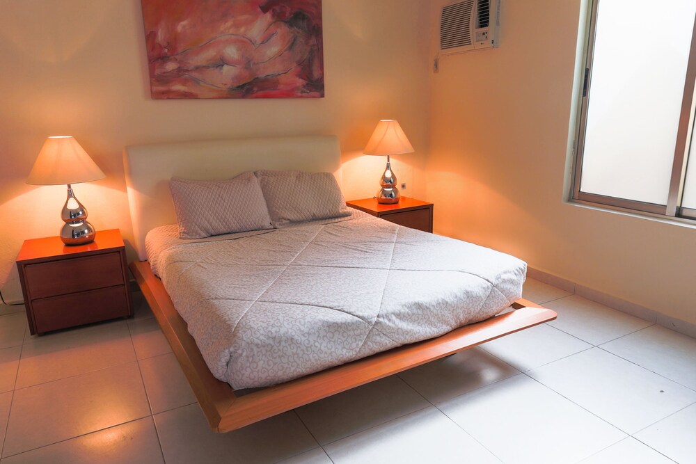 Suite with 1Queen size bed with Balcony - Guestroom