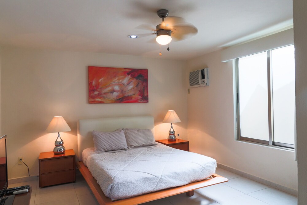 Suite with 1Queen size bed with Balcony - Guestroom