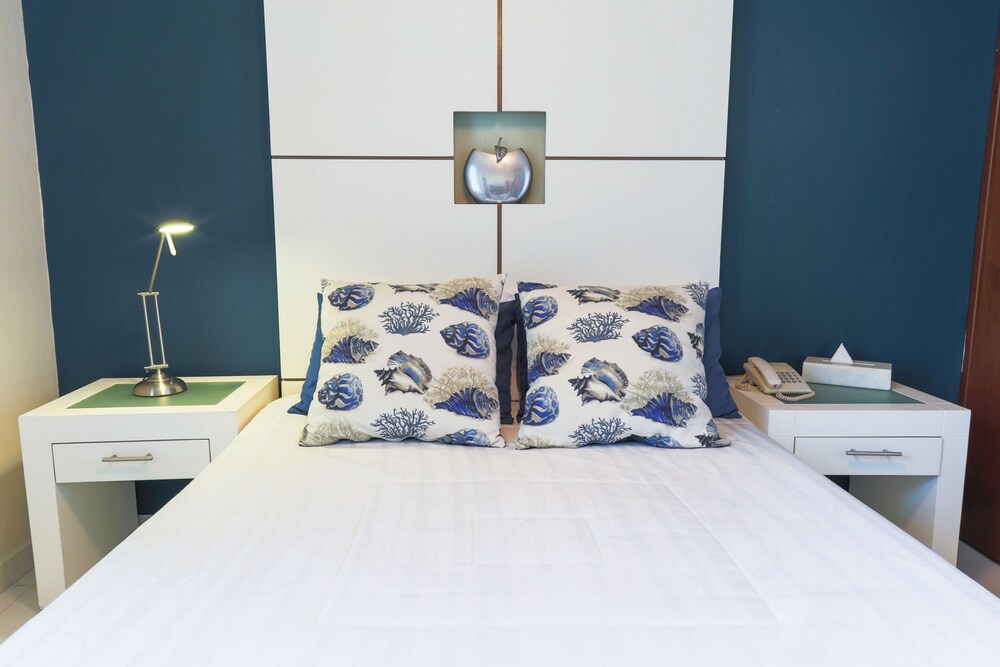 Suite with 1Queen size bed with Balcony - Guestroom