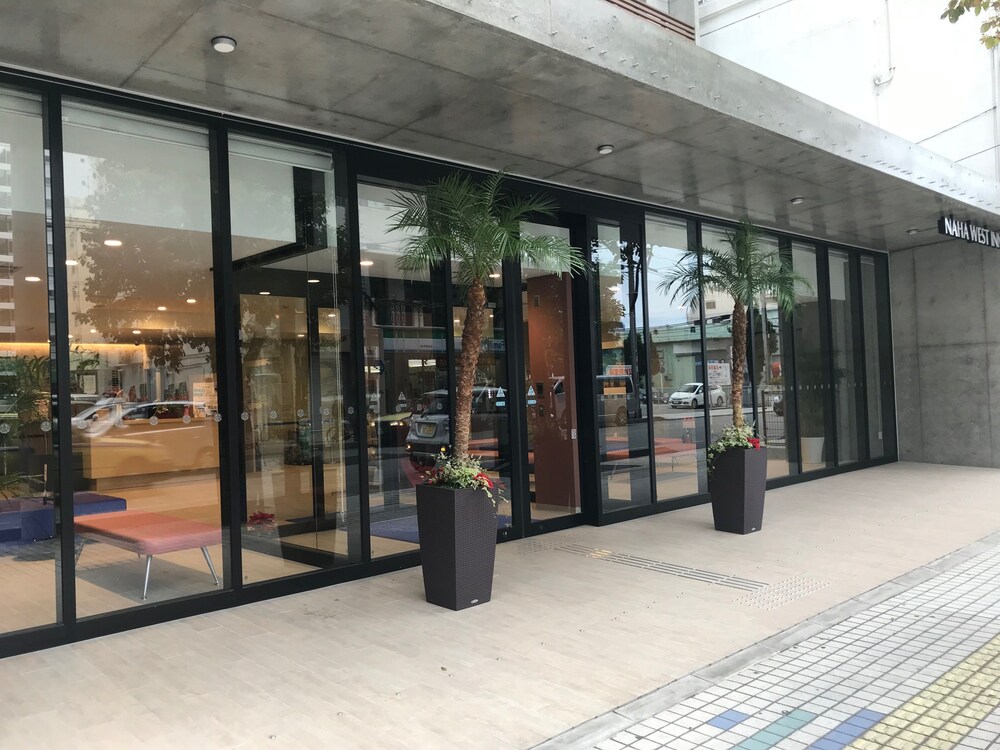 ホテルの外観 (正面)