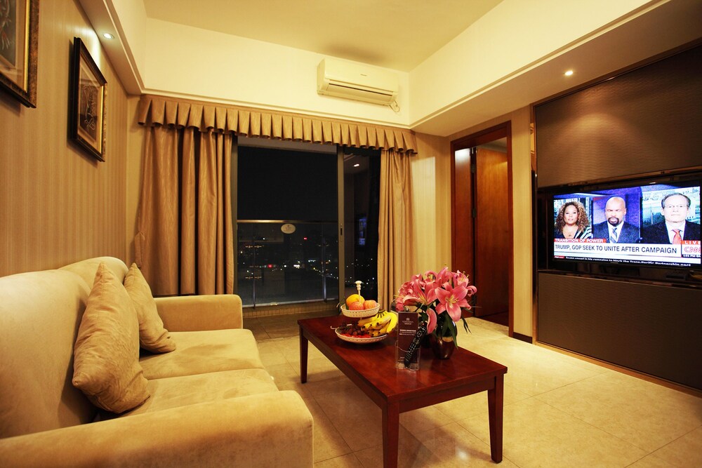 Executive Suite - Living Area