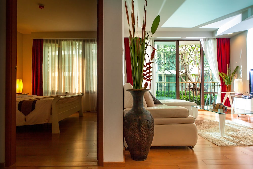 2 Bedrooms Apartment - Unit 7105 - Living Area