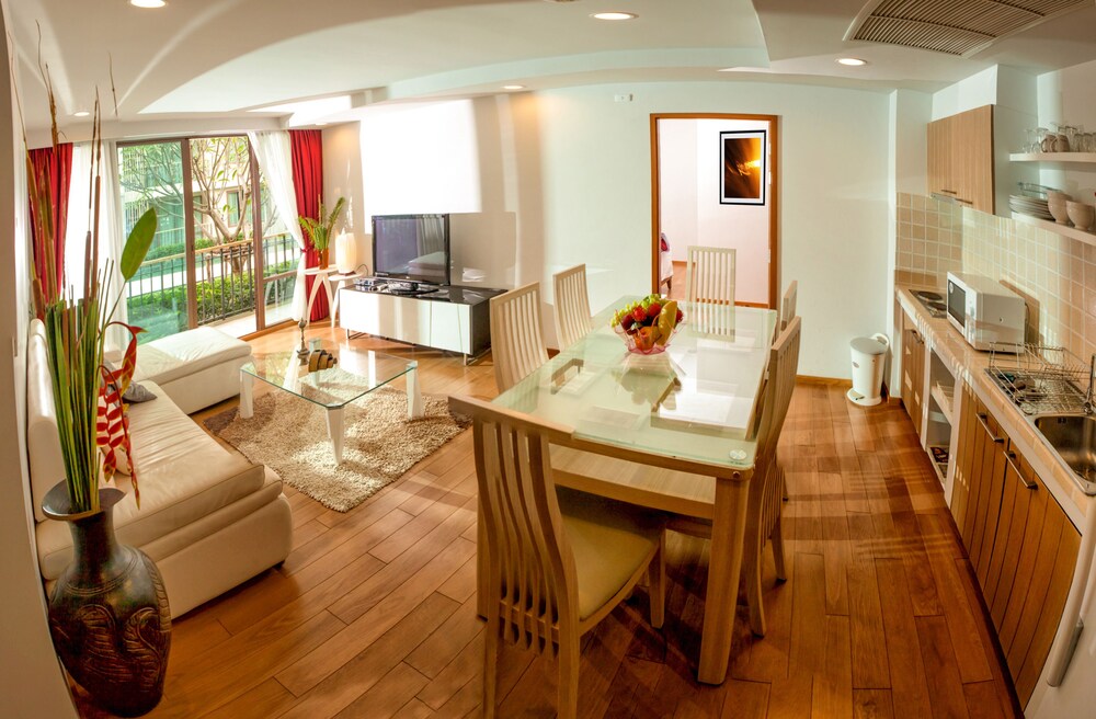 2 Bedrooms Apartment - Unit 7105 - Living Area